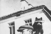 Pasivaikščiojimas Obelynėje su meškėnu „Kukuliu“ 1935m.