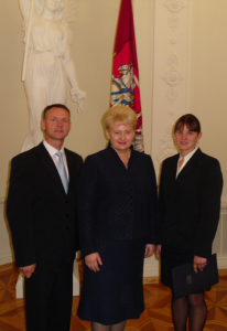 Prezidentė D. Grybauskaitė įteikė garbės raštą ringaudiškei Ingai Mikštaitei