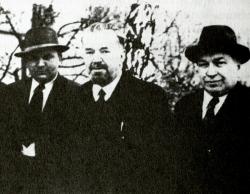 (iš kairės) Dr. V. Literskis, prel. M. Krupavičius ir dr. P. Karvelis